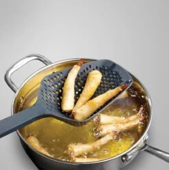 Joseph Joseph Scoop Plus Vergietlepel - Schuimspaan - Frituurschep 12 Joseph Joseph Scoop Plus Vergietlepel - Schuimspaan - Frituurschep -AMEFA Winkel 1188x1200 2