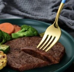 Merkloos Bestekset - 24 Delig Bestekset - 6 Personen - Rood/Goud - Tafellepels/Tafelmessen/Tafelvorken/Koffielepels - Roestvrij Staal -AMEFA Winkel 1200x1156