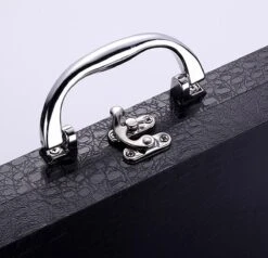 Merkloos Bestekset - 24 Delig Bestekset - 6 Personen - Rood/Goud - Tafellepels/Tafelmessen/Tafelvorken/Koffielepels - Roestvrij Staal -AMEFA Winkel 1200x1157