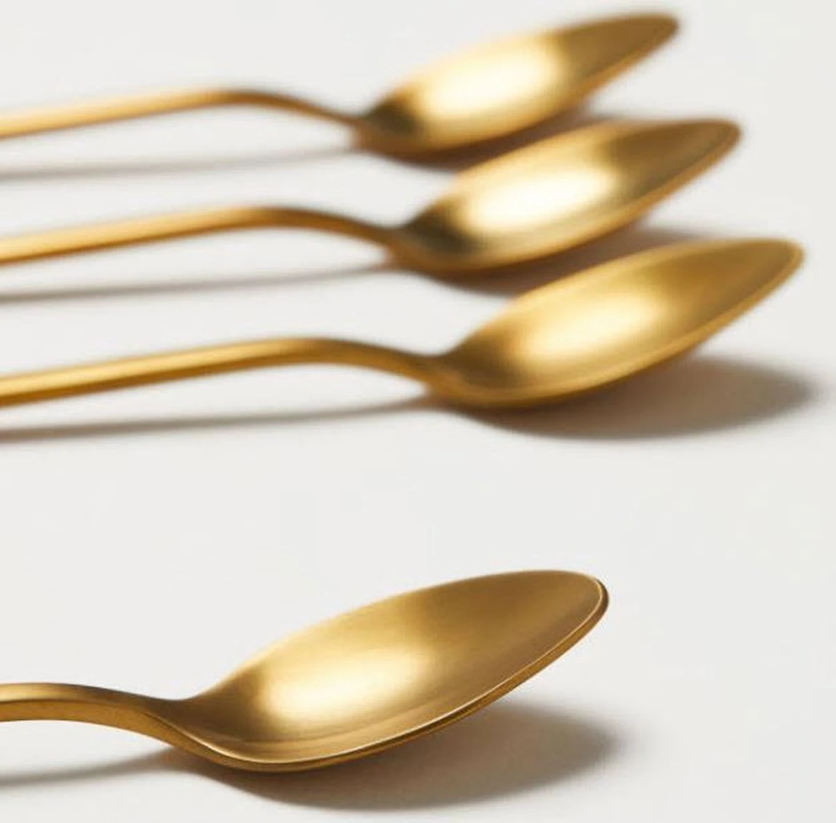 Merkloos 12 Koffie -en Theelepeltjes GOUD - Thee - Koffie - RVS - Goud 1 Merkloos 12 Koffie -en Theelepeltjes GOUD - Thee - Koffie - RVS - Goud