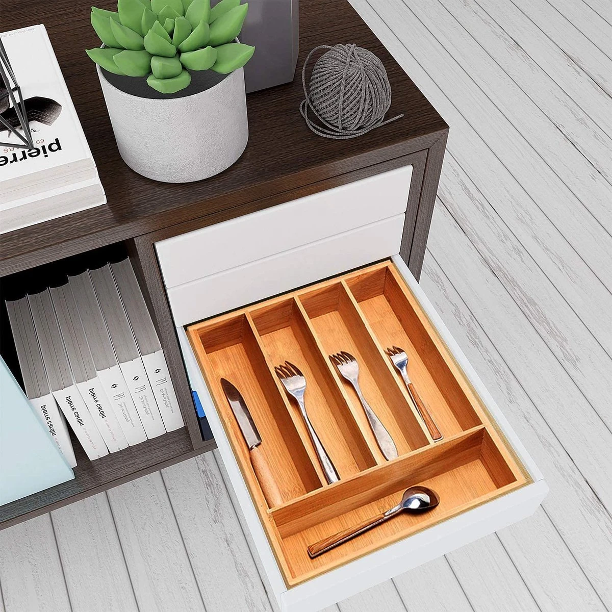 Merkloos Bamboehouten Bestekbak - 5 Compartimenten - 25 X 35 X 6 Cm. - Organizer - 5 Vaks 4 Merkloos Bamboehouten Bestekbak - 5 Compartimenten - 25 X 35 X 6 Cm. - Organizer - 5 Vaks - Afbeelding 4