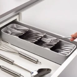 Joseph Joseph Bestekbak - 5-vaks - Sorteervakken 20 Joseph Joseph Bestekbak - 5-vaks - Sorteervakken -AMEFA Winkel 1200x1200 386