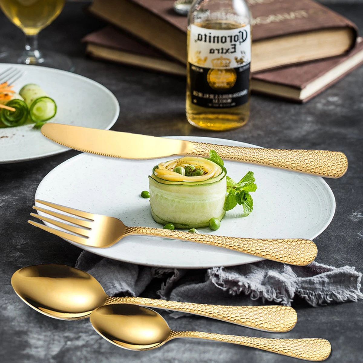 40-delige RVS Snakeskin Bestekset- Geschikt Voor8-personen -trendy Design-goud 4 40-delige RVS Snakeskin Bestekset- Geschikt Voor8-personen -trendy Design-goud - Afbeelding 4