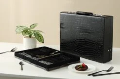 Swiss Pro+ Bestekset In Koffer-72 Delig-12 Persoons-Zwitsers Kwaliteit-Complete Set-100% Roestvrijstaal- Zwart 23 Swiss Pro+ Bestekset In Koffer-72 Delig-12 Persoons-Zwitsers Kwaliteit-Complete Set-100% Roestvrijstaal- Zwart -AMEFA Winkel 1200x799 42