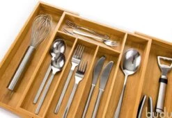 Budu Uitschuifbare Bamboe Bestekbak #33,5 (33,5 Cm Diep) - Bestekcassette Hout - Besteklade - 33,5 X 28 - 45 Cm - 5/7 Vakken 11 Budu Uitschuifbare Bamboe Bestekbak #33,5 (33,5 Cm Diep) - Bestekcassette Hout - Besteklade - 33,5 X 28 - 45 Cm - 5/7 Vakken -AMEFA Winkel 1200x828